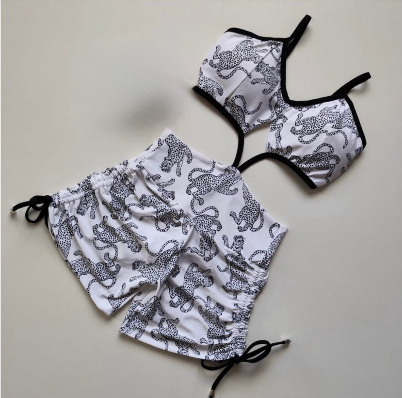 PRE-VENTA ENTERIZO CORTO LEOPARDO